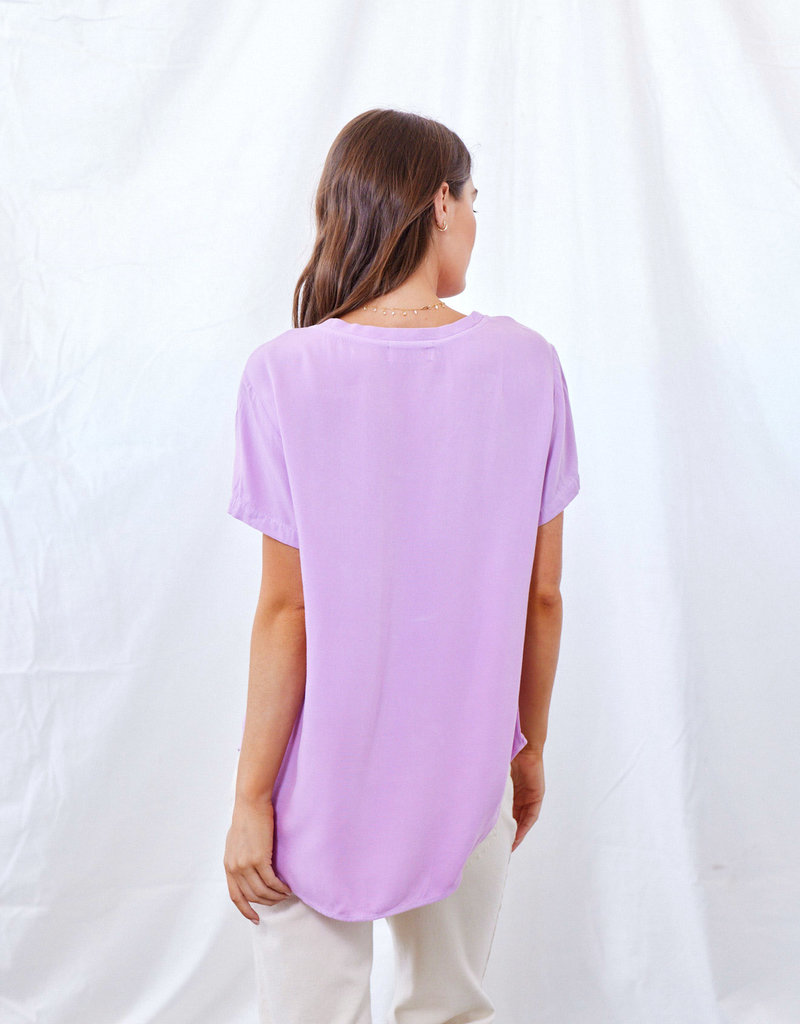 Bella Dahl v neck tee orchid blush