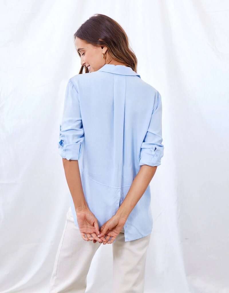 Bella Dahl split back button down blue oasis