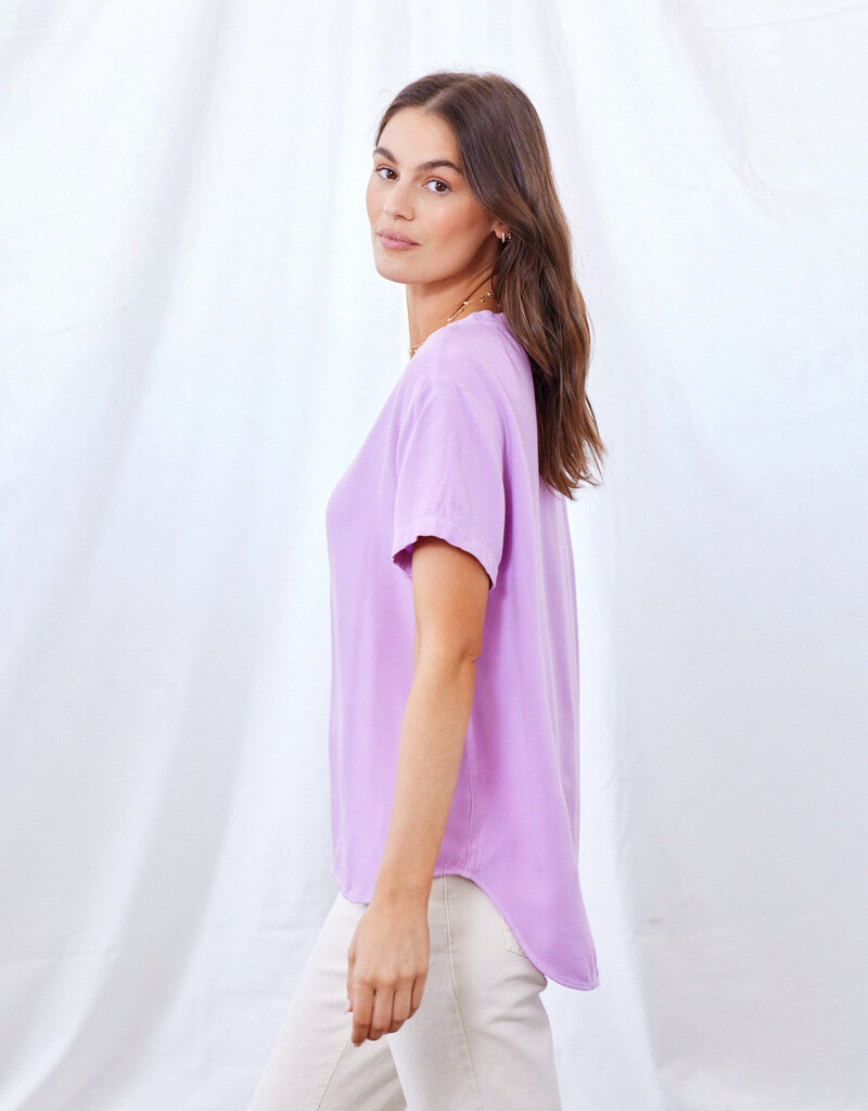 Bella Dahl v neck tee orchid blush