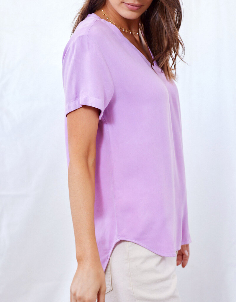 Bella Dahl v neck tee orchid blush