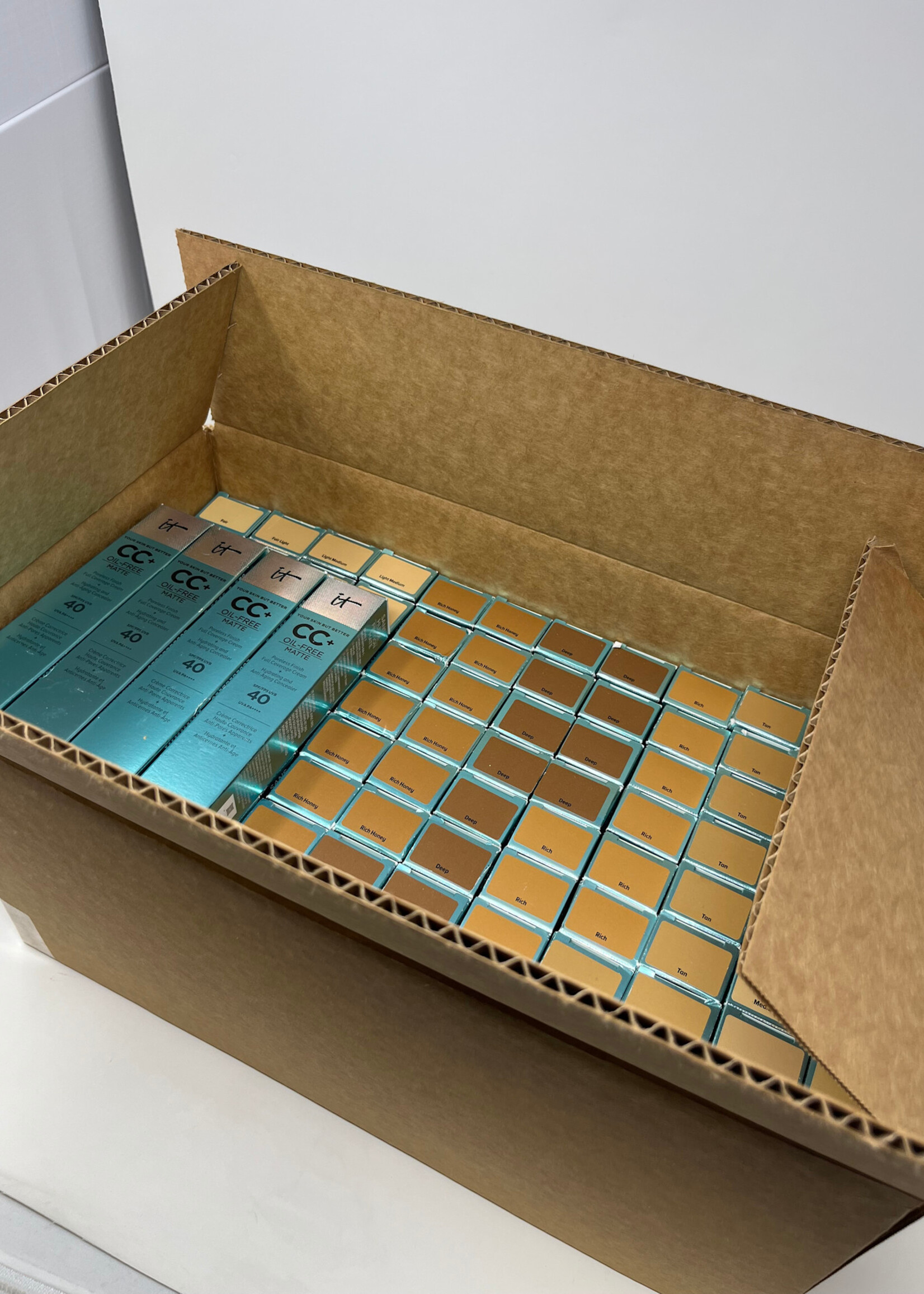IT Cosmetics 100pc Box