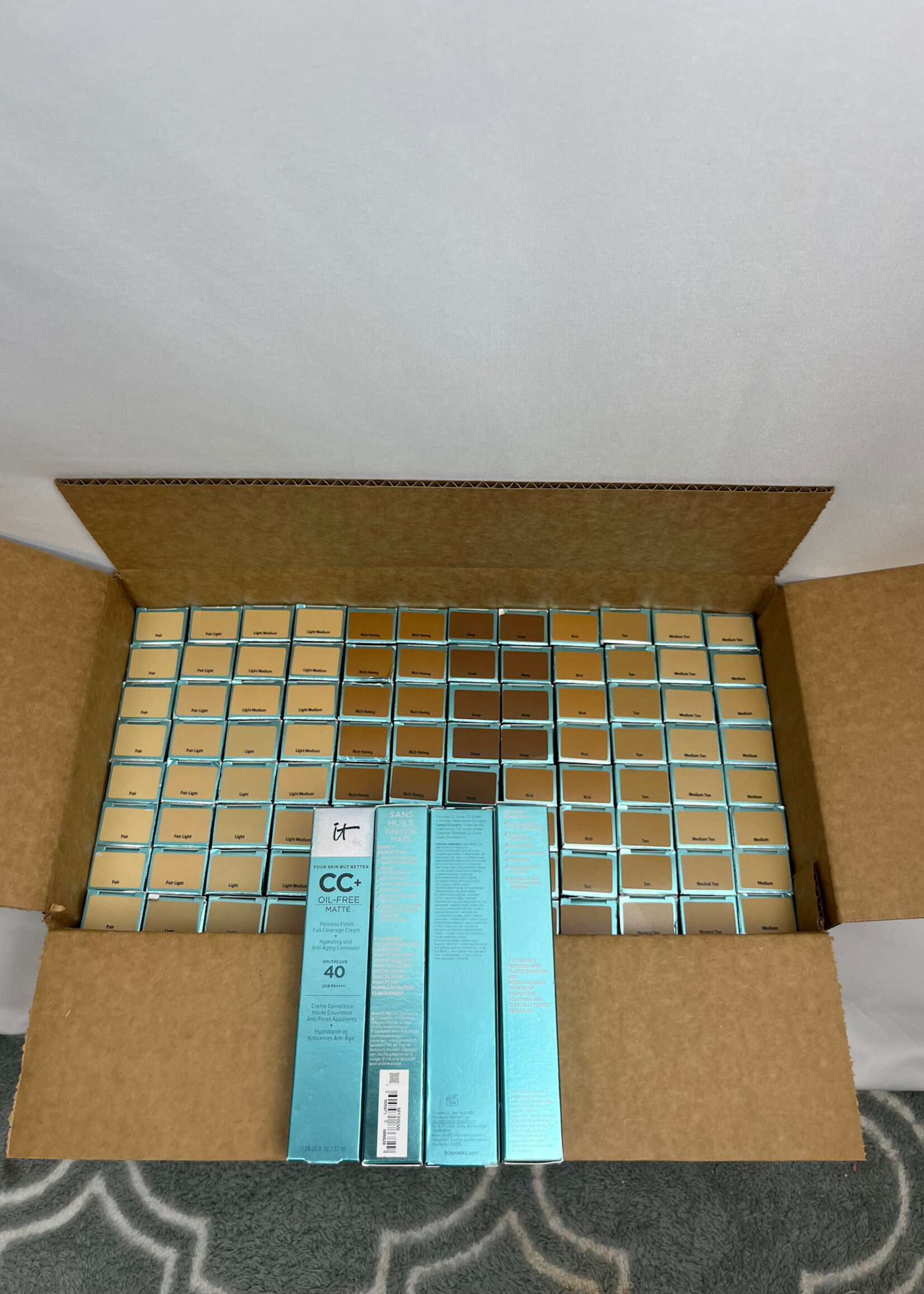 IT Cosmetics 100pc Box