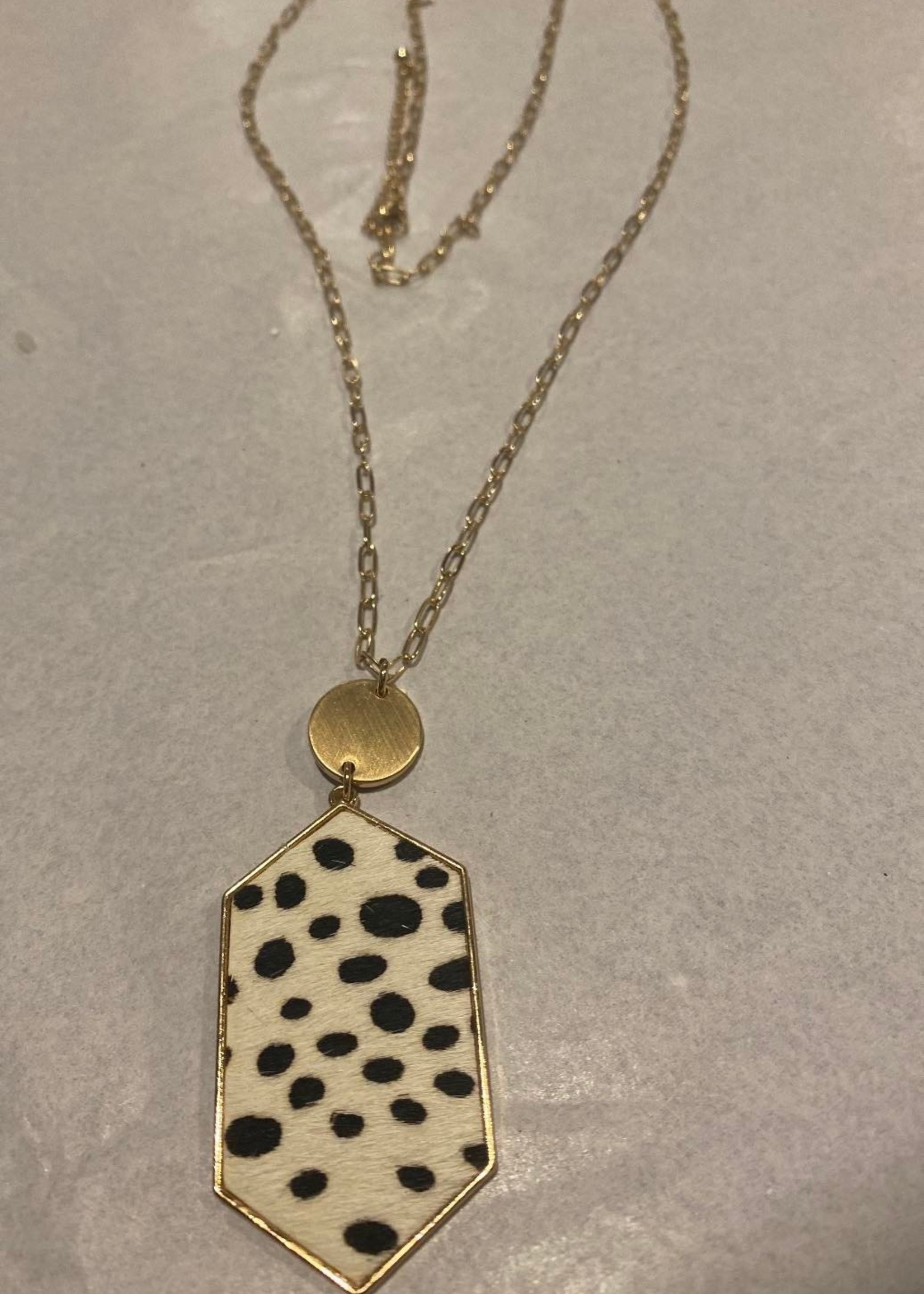 What's Hot White cheetah print hexagon and gold necklace 32"