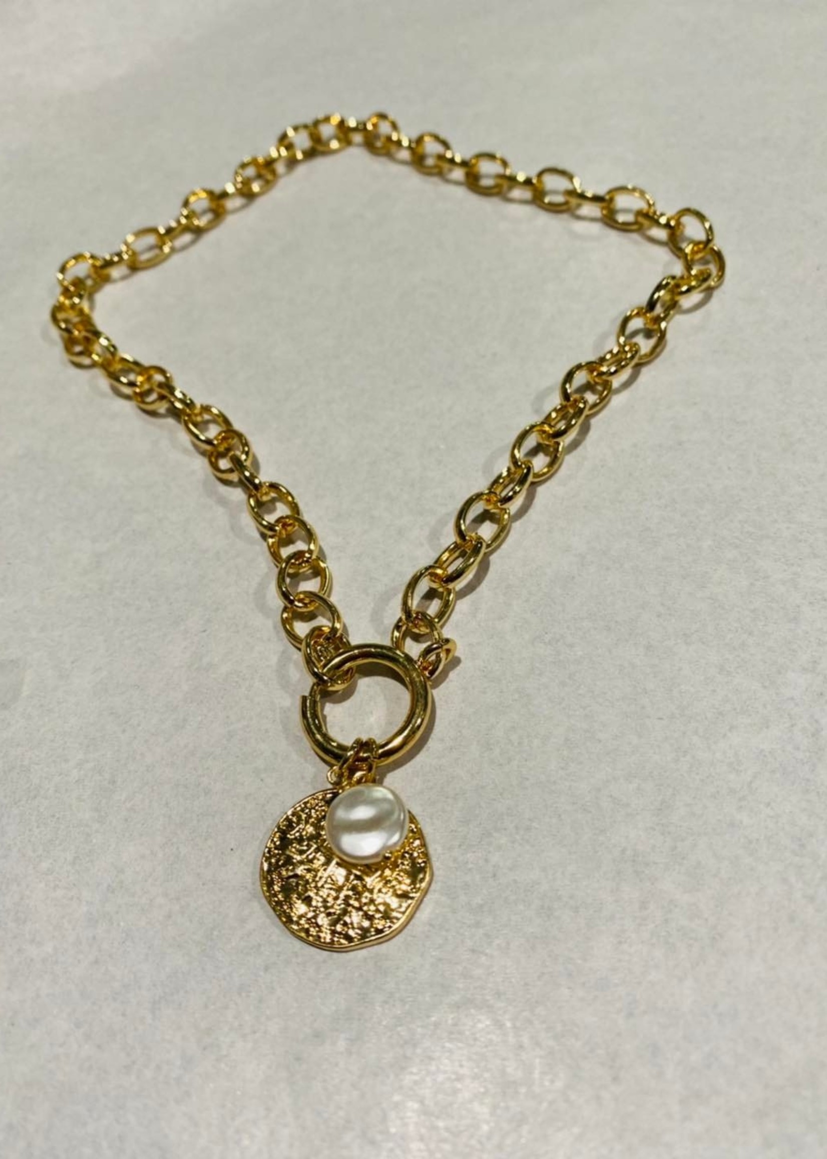 What's Hot Gold chain with hammered coin and pearl 16-18" necklace