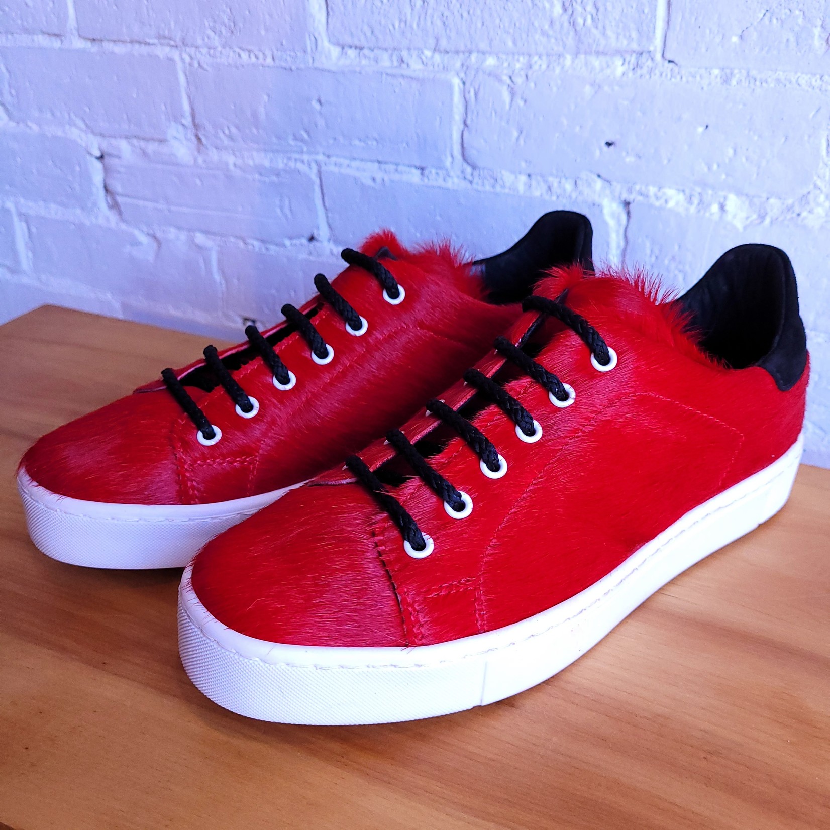 Collection PRIVEE? Collection PRIVEE?: Red Pony Hair Sneaker