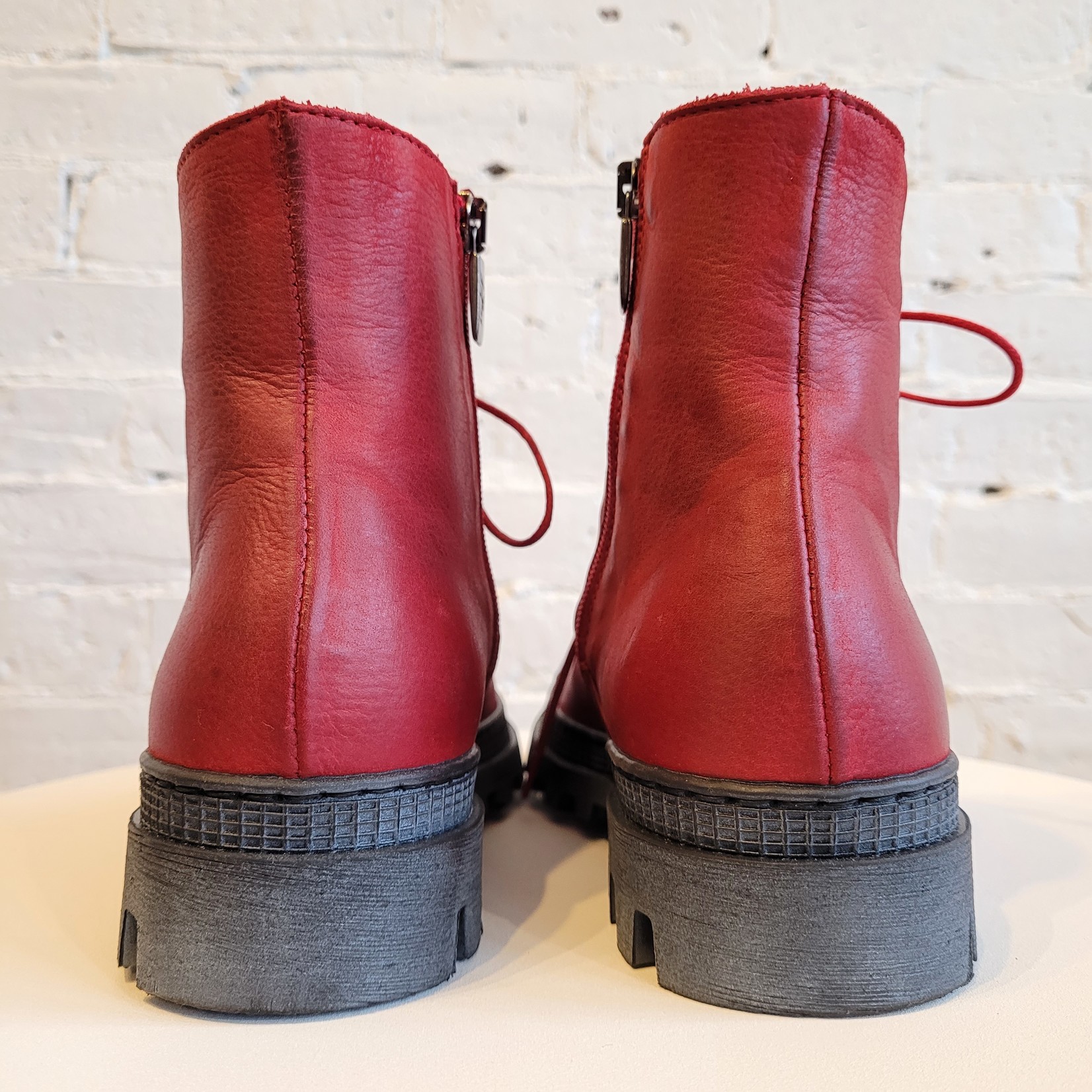 Lofina Lofina: Lace-up Leather Boot