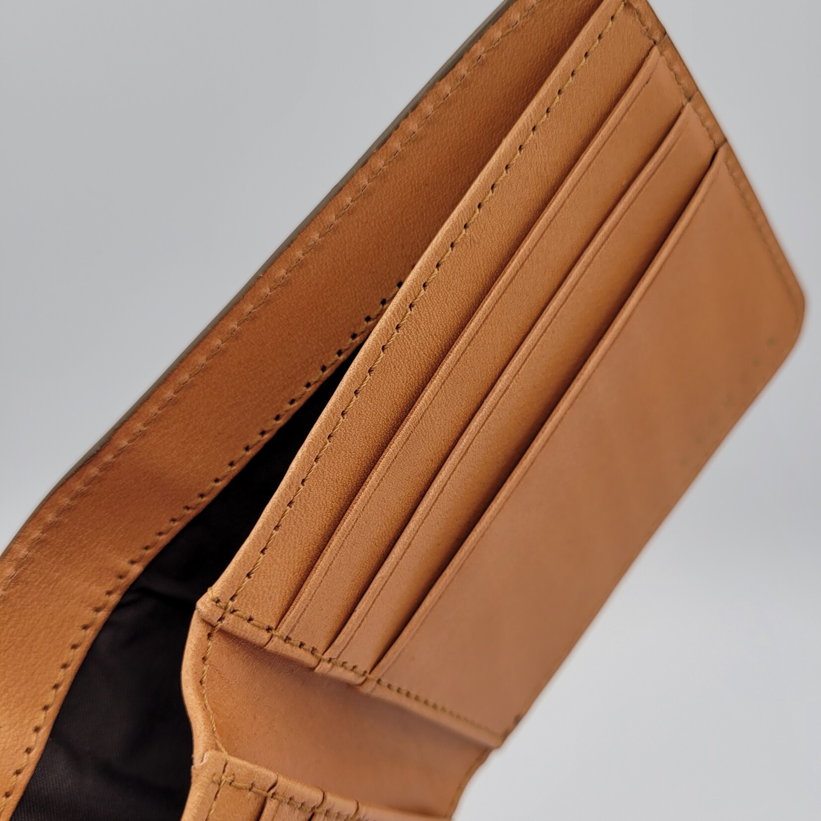 Escuyer Escuyer: Leather Billfold Wallet