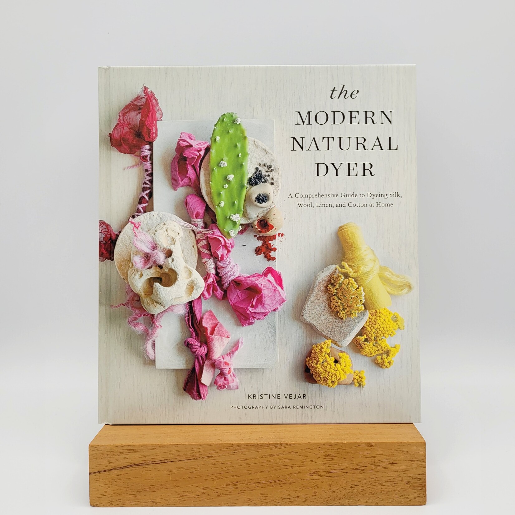 Abrams The Modern Natural Dyer by Kristine Vejar