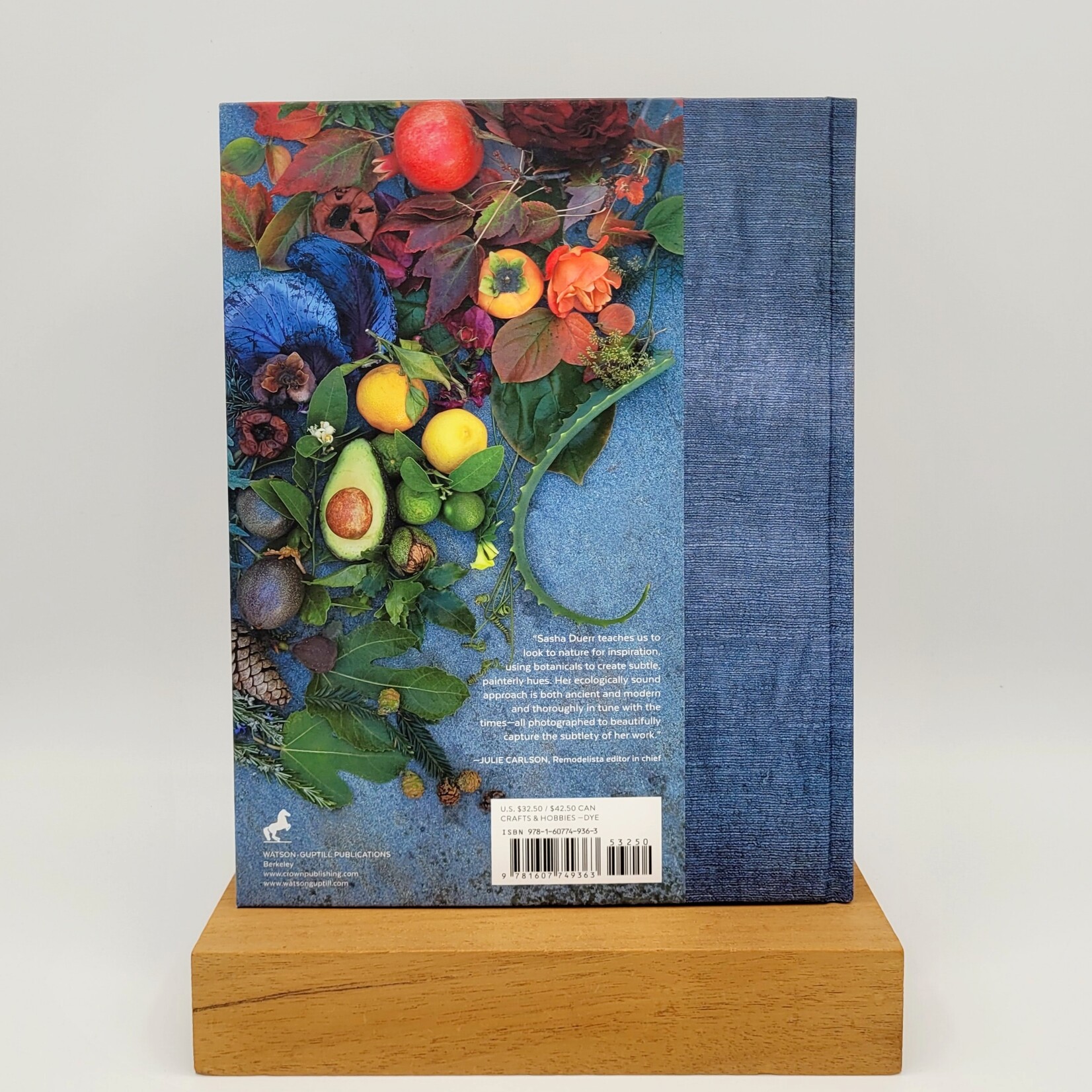 Watson-Guptill Publications Natural Color - Vibrant Plant Dye Projects by Sasha Duerr