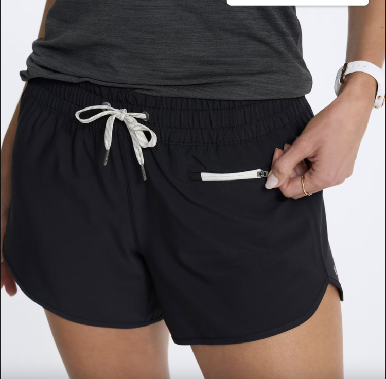 Vuori Clementine 4" Short 2.0 - Black