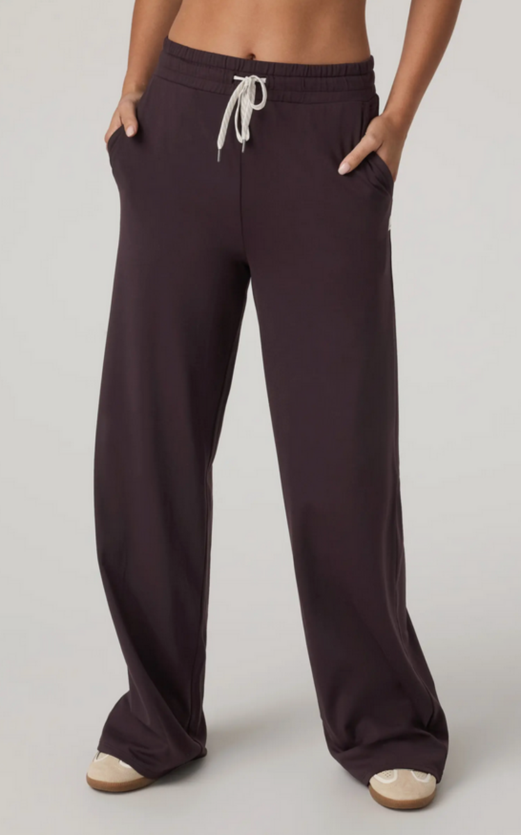 Vuori Halo Essential Wideleg - Raisin