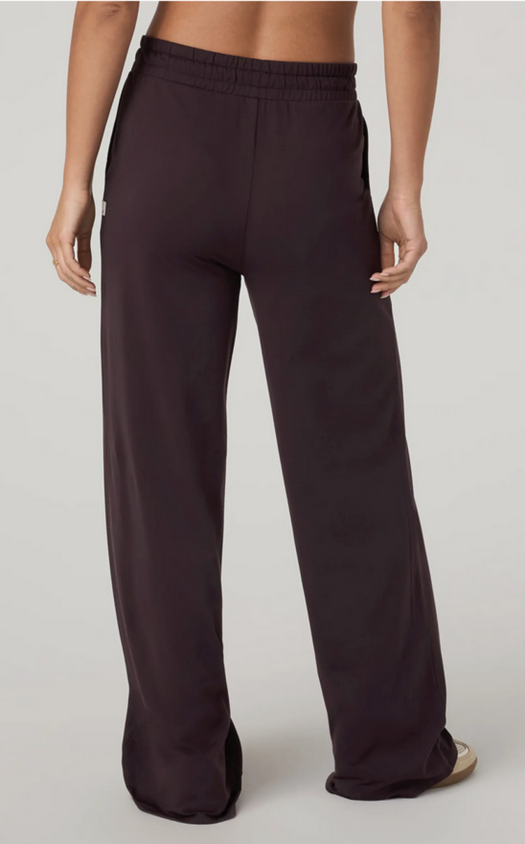 Vuori Halo Essential Wideleg - Raisin