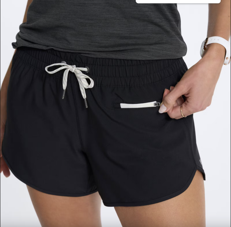 Vuori Clementine 4" Short 2.0 - Black