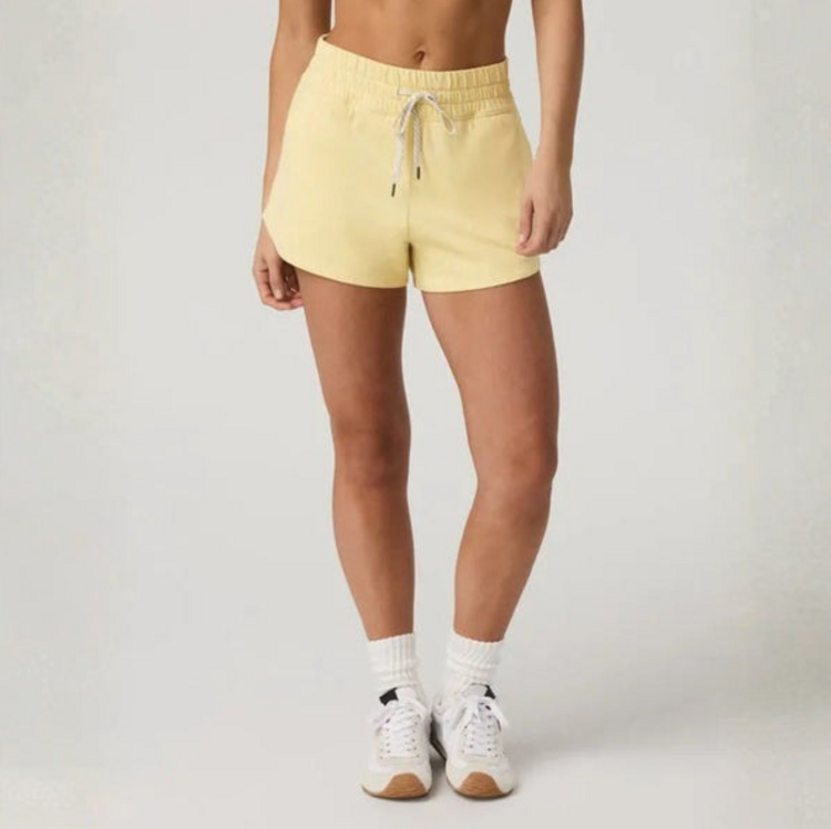 Vuori Halo Performance Short 2.0 - Lemon Snap Heather