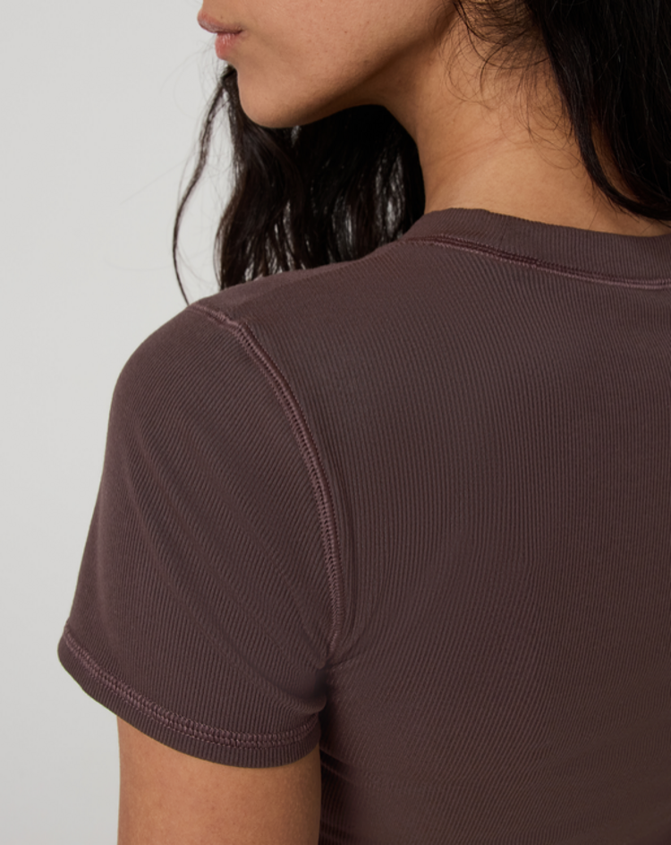 Vuori Pose Fitted Tee- French Roast