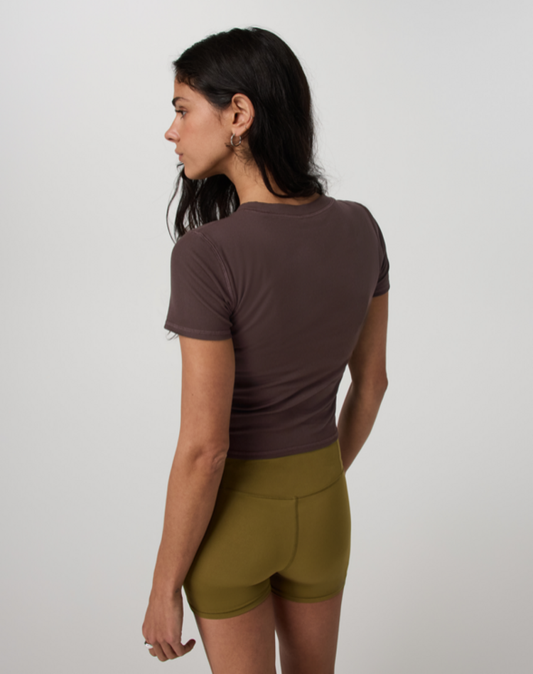 Vuori Pose Fitted Tee- French Roast