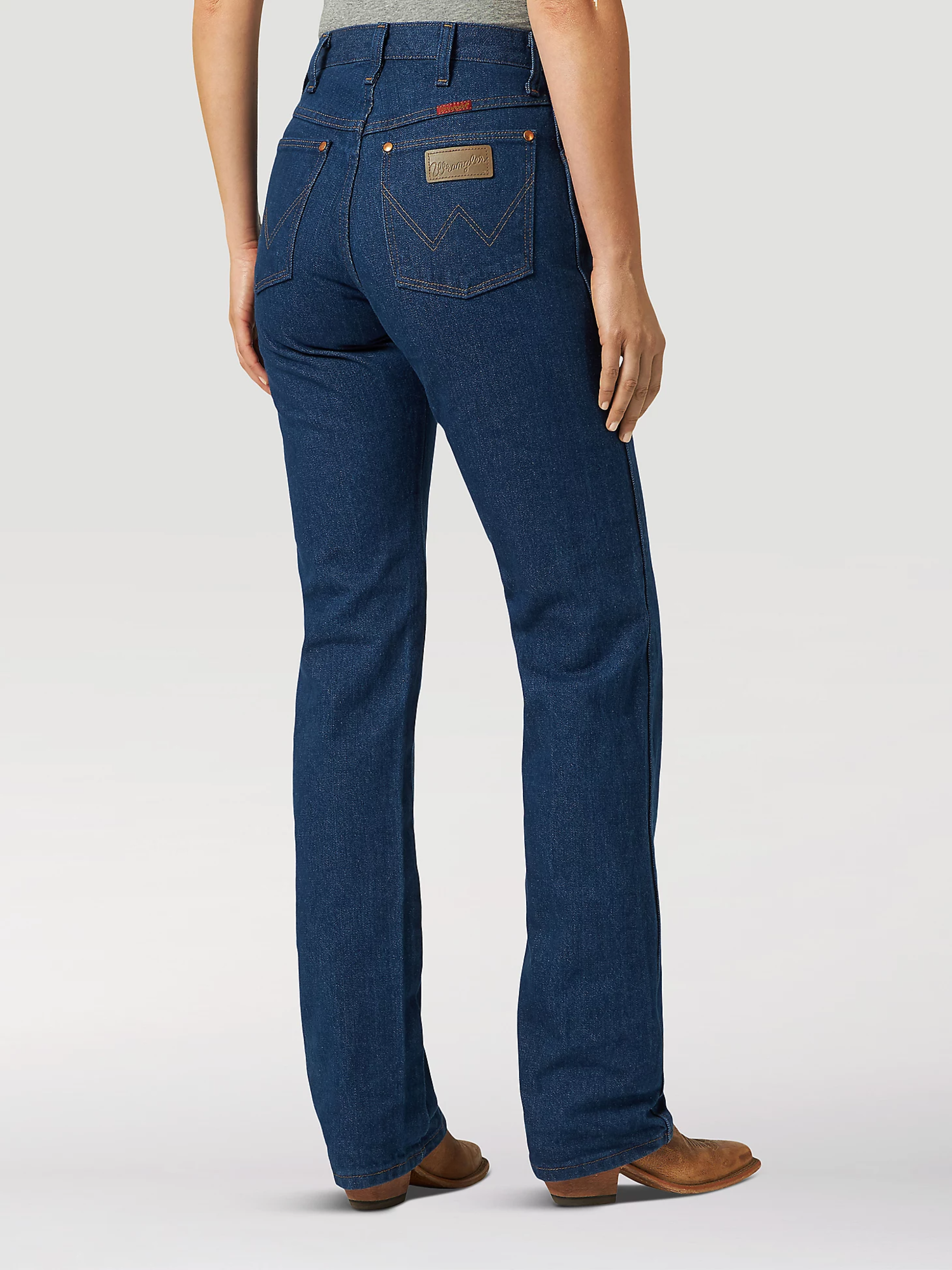 https://cdn.shoplightspeed.com/shops/633771/files/45219180/1500x4000x3/wrangler-cowboy-cut-slim-fit-14mwz-jeans.jpg