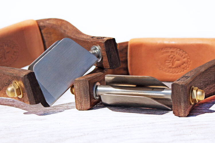 Nettles Stirrups 4" Chisholms Stirrup & Leveler Mahogany