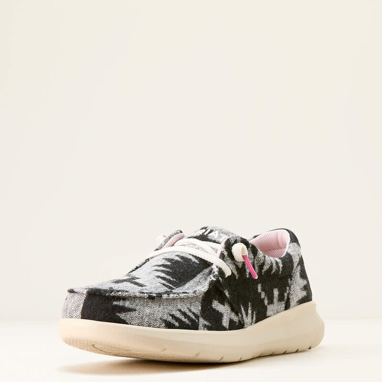 Ariat Hilo Black and White Flannel Blanket