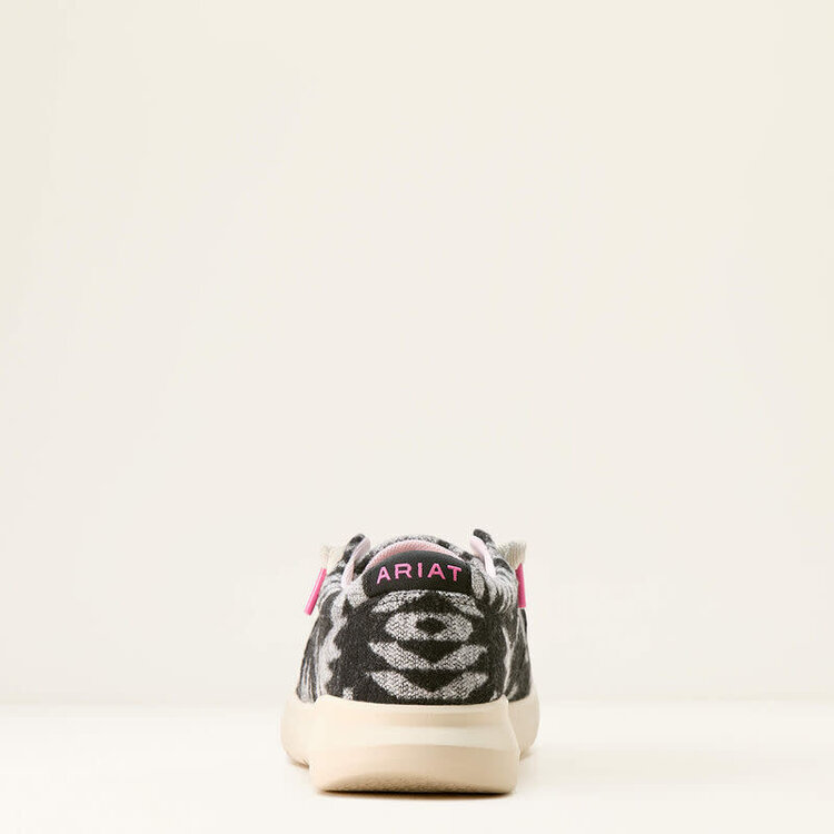 Ariat Hilo Black and White Flannel Blanket