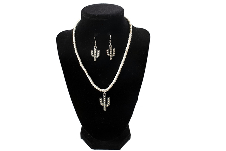 Silver Strike Beaded Necklace With Cactus Pendant Set