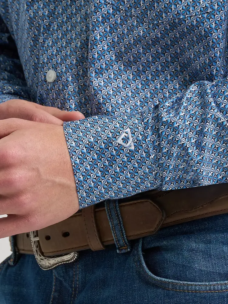 Wrangler Cody Johnson Button Down Blue Folds
