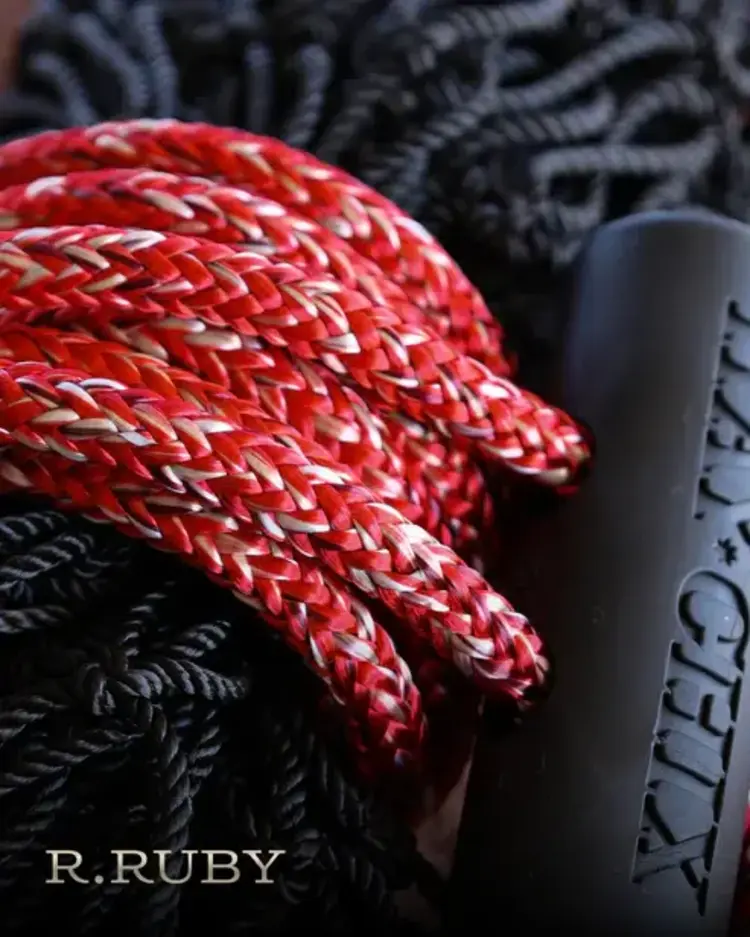 Hay Chix Half Bale Net 1 3/4" Redemption Ruby