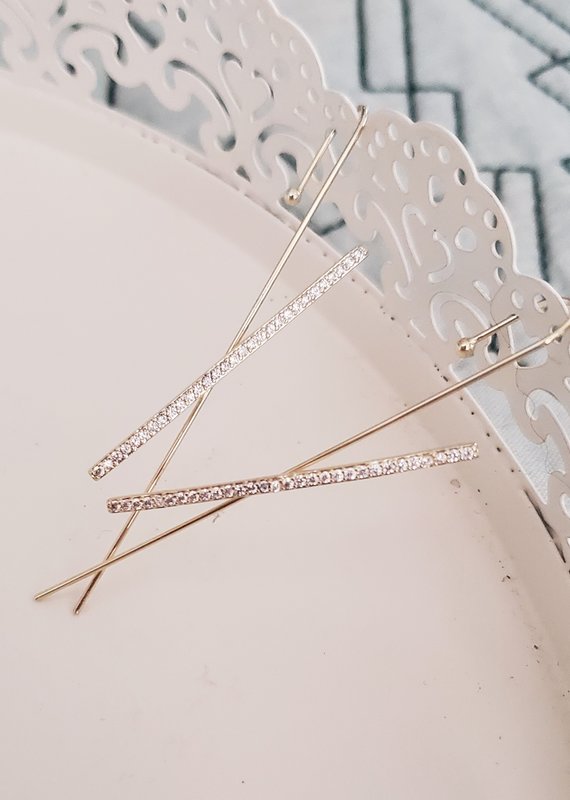 LDayDesigns Cross Bar Ear Pin