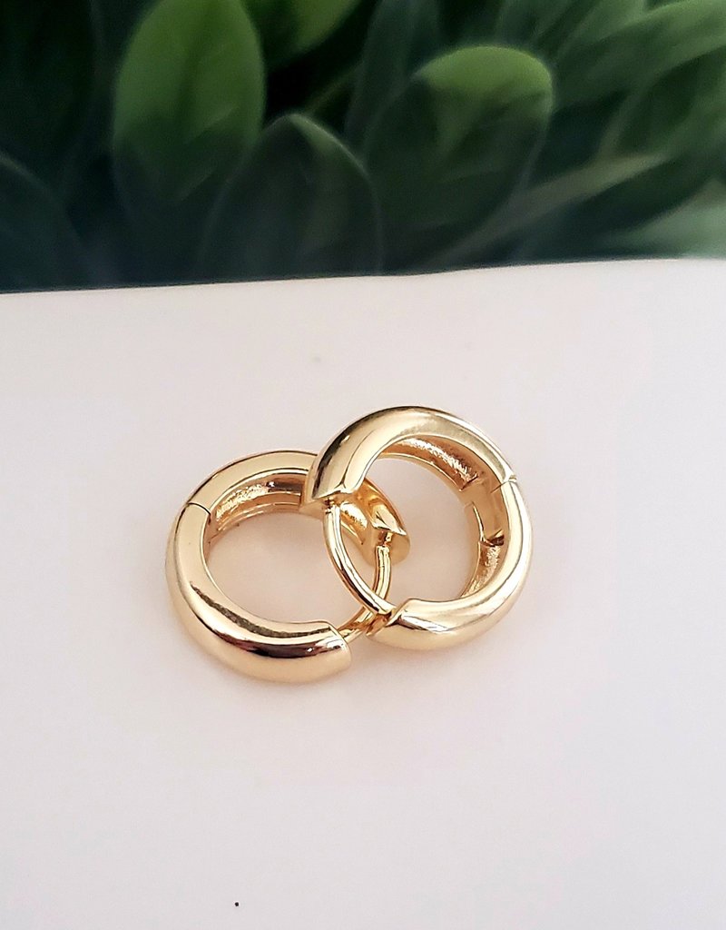 LDayDesigns Wide Ear Hug