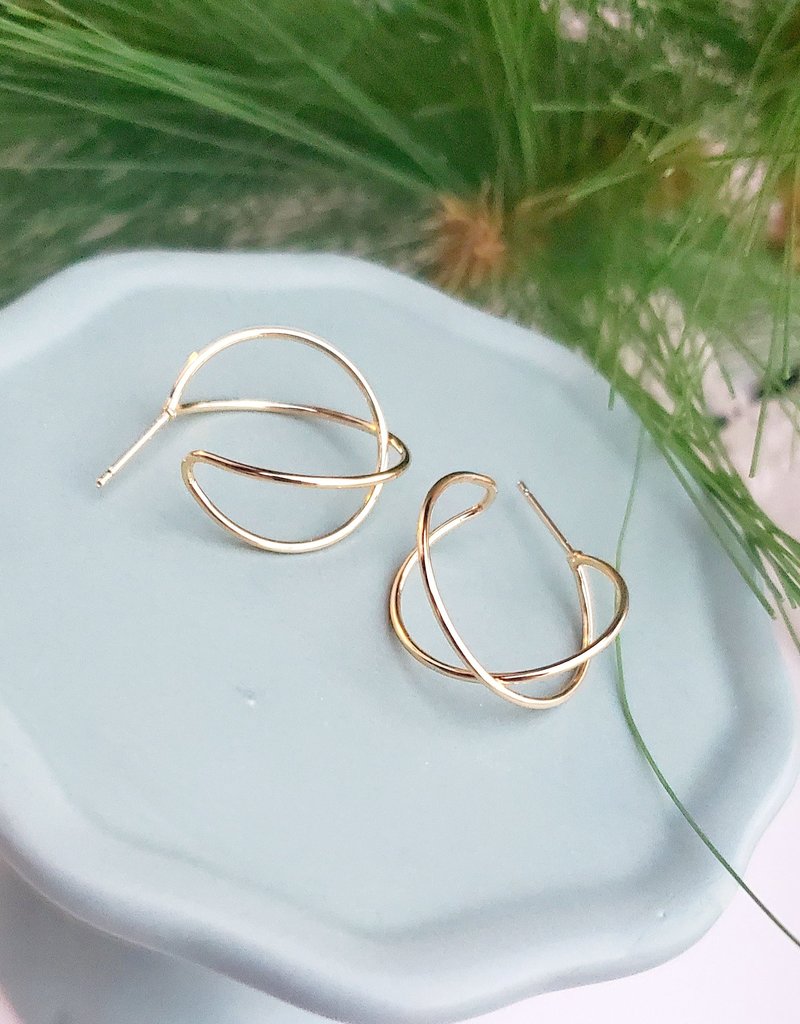 LDayDesigns Criss Cross Hoop