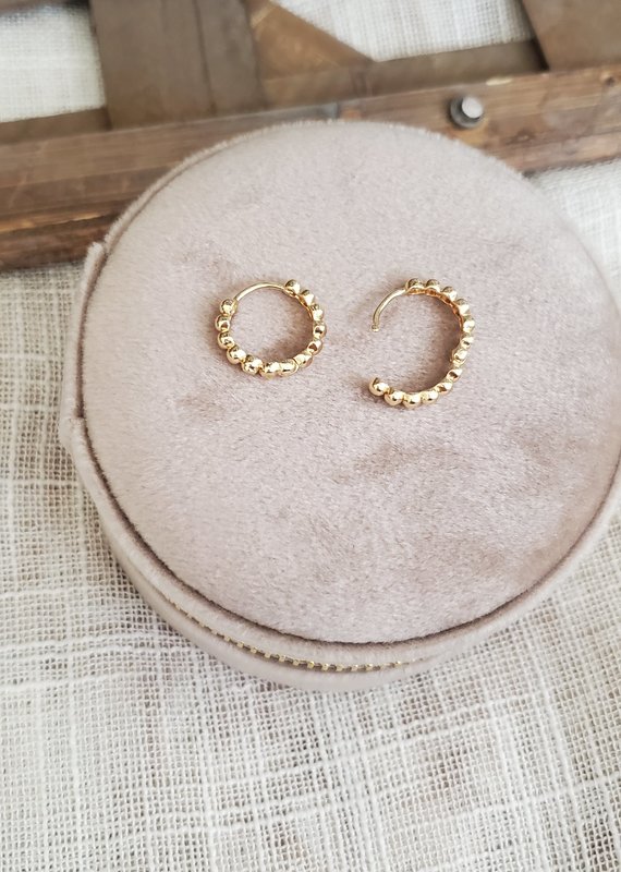LDayDesigns Dots Ear Hug