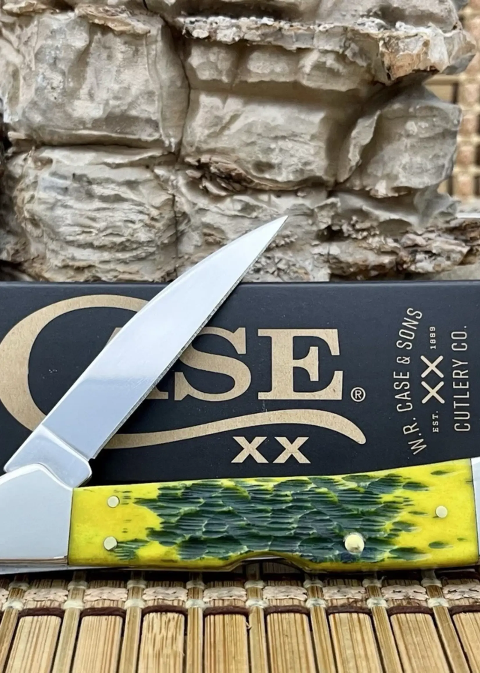 W.R. Case & Sons CASE Green Apple Bone Peach Seed Jig CopperLock