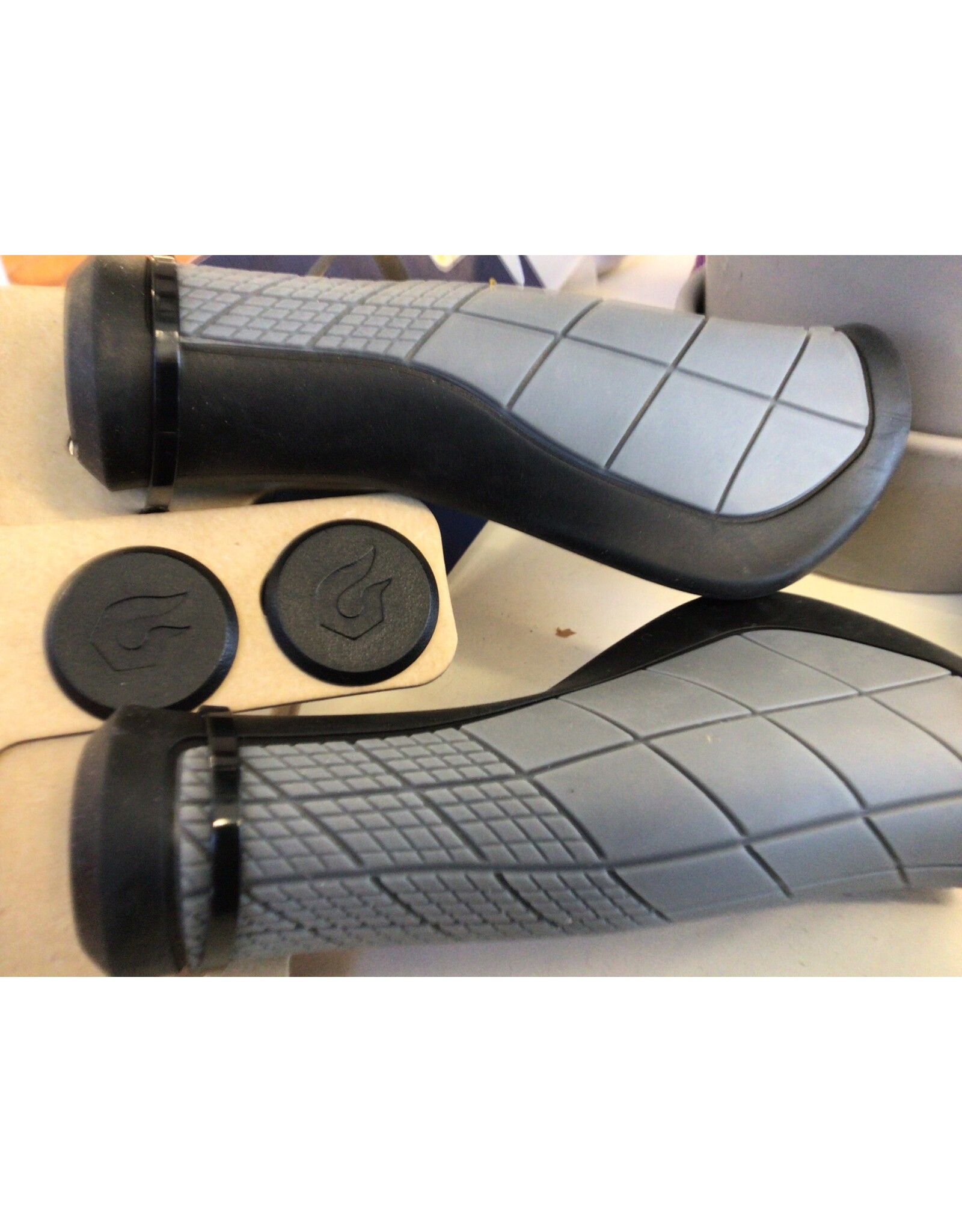 Blackburn ERGOMOMIC GRIPS - BLK/GRY