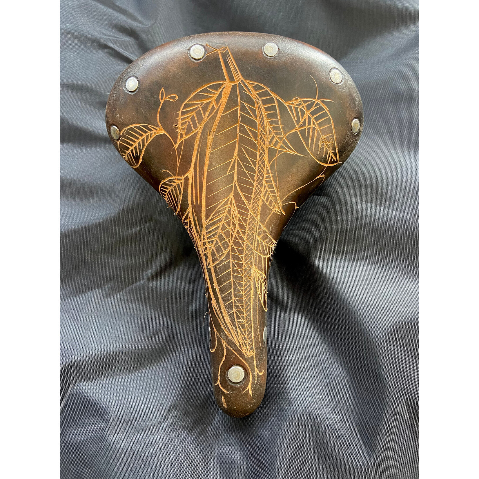 Custom Handcarved Leather Saddle - Leaves
