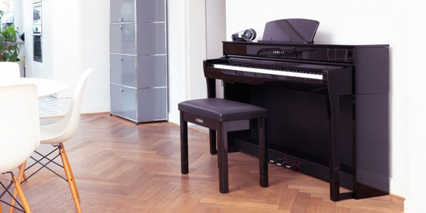 Yamaha CLP 735 Clavinova Digital Piano