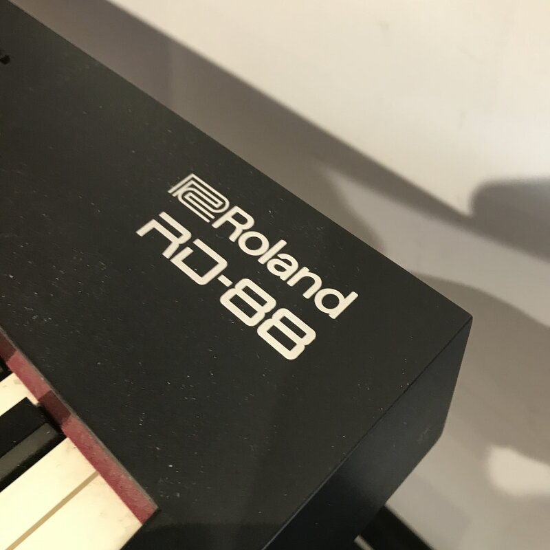 Consignment Roland RD88 w/ Yorkville Pedal