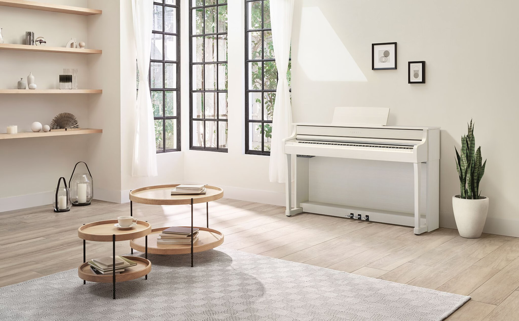 Yamaha CLP 735 Clavinova Digital Piano