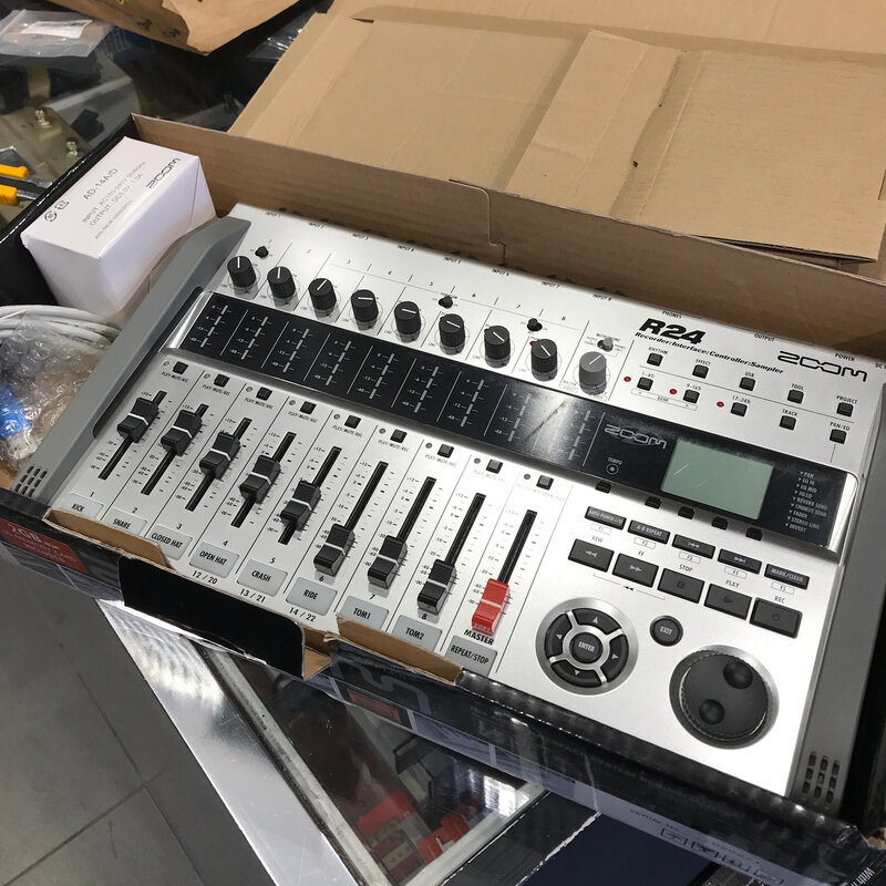 Consignment/Used Zoom R24 - SD Recorder/Interface/Controller