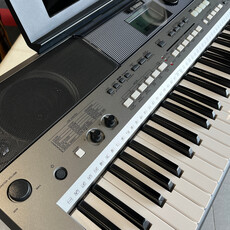 Yamaha Consignment/Used Yamaha PSR 443 w/L2 stand/Levy's bag/PS & Pedal
