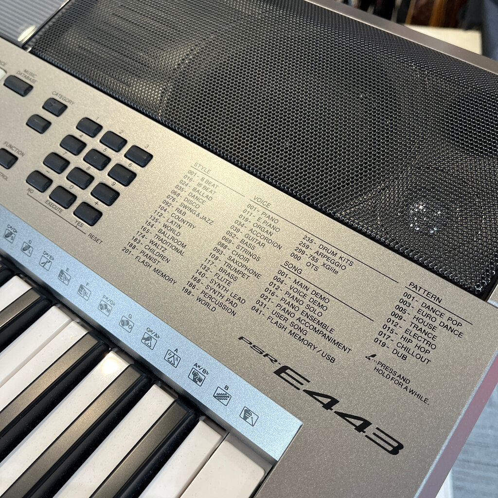 Yamaha Consignment/Used Yamaha PSR 443 w/L2 stand/Levy's bag/PS & Pedal