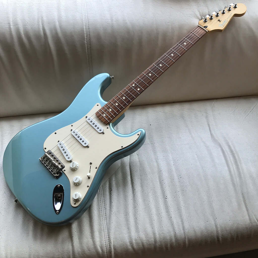 Fender Consignment/Used Fender Stratocaster RW AGV MIM 2003 w/Gig Bag