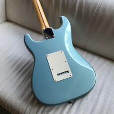 Fender Consignment/Used Fender Stratocaster RW AGV MIM 2003 w/Gig Bag