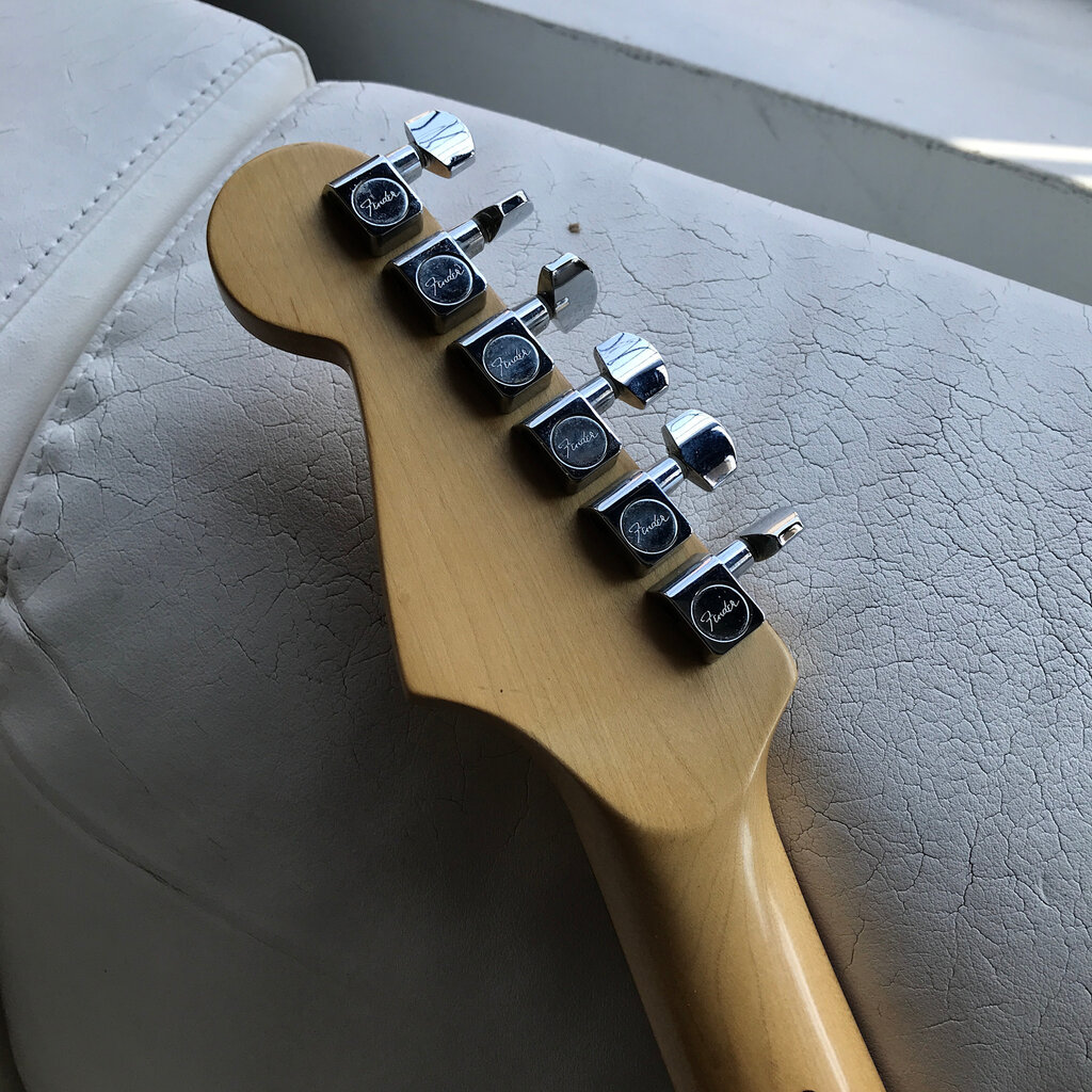Fender Consignment/Used Fender Stratocaster RW AGV MIM 2003 w/Gig Bag
