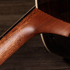 Taylor Guitars Taylor Gold Label 717e Black Top (Cream Pickguard)