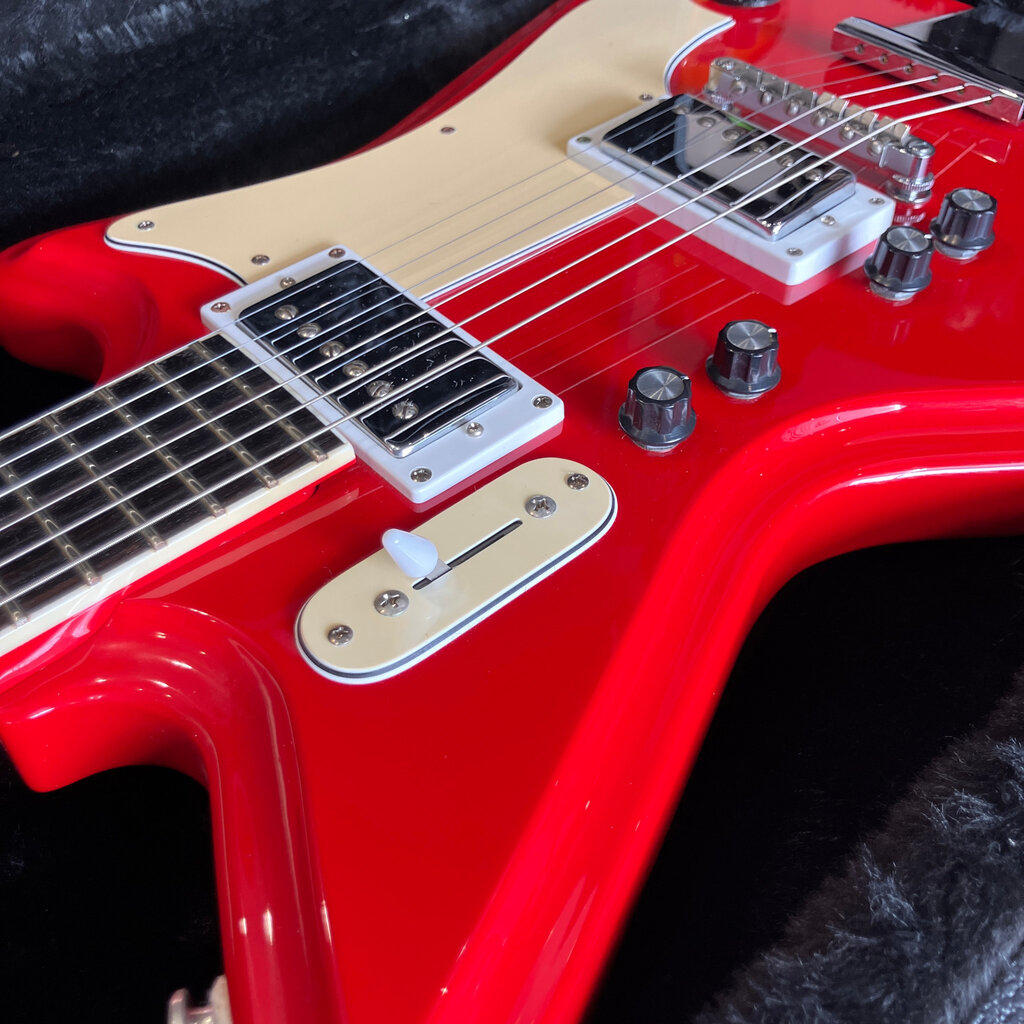 Consignment/Used Eastwood Airline P2 w/Case