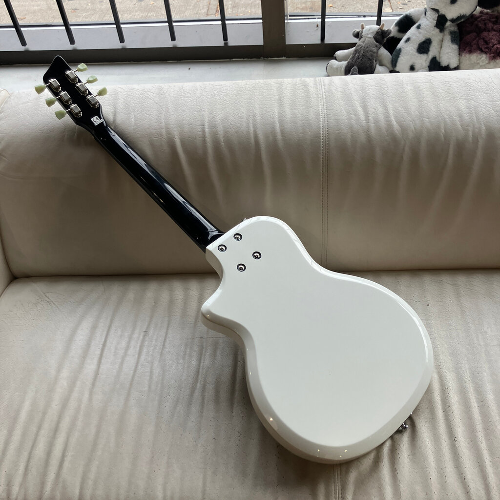 Consignment/Used Supro Dual Tone Tribute by Eastwood - White