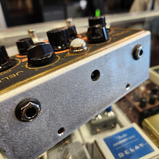 Consignment Royal Jelly Beetronics FX Fuzz/Overdrive pedal