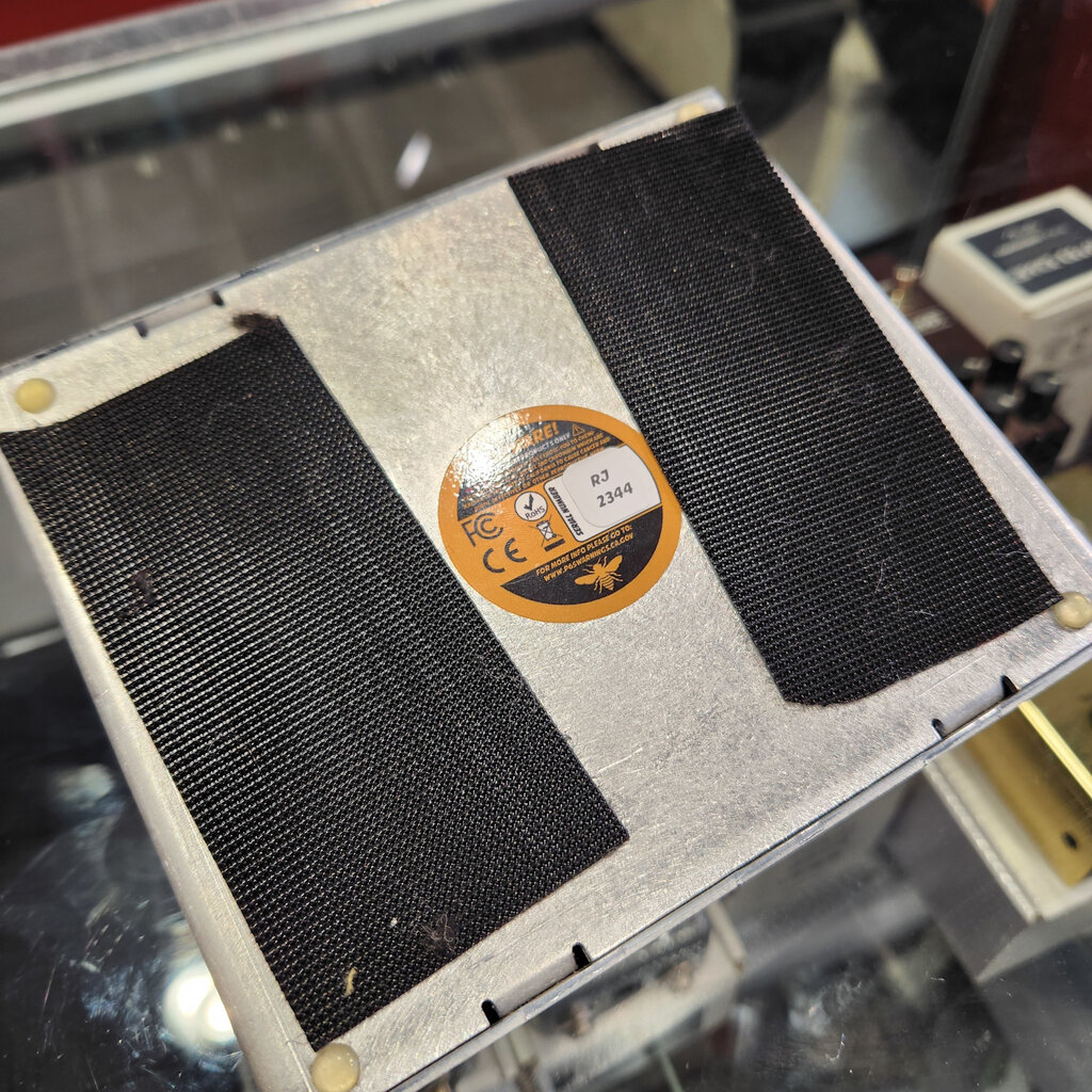 Consignment Royal Jelly Beetronics FX Fuzz/Overdrive pedal