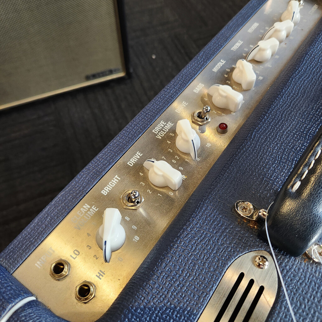 Laney Used Laney Lionheart L20T-112 Guitar Amplifier Mint Condition