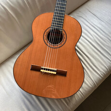 Consignment/Used Jose Rameriz R2 Guitar w/Dlx Bag,  tuner 2011